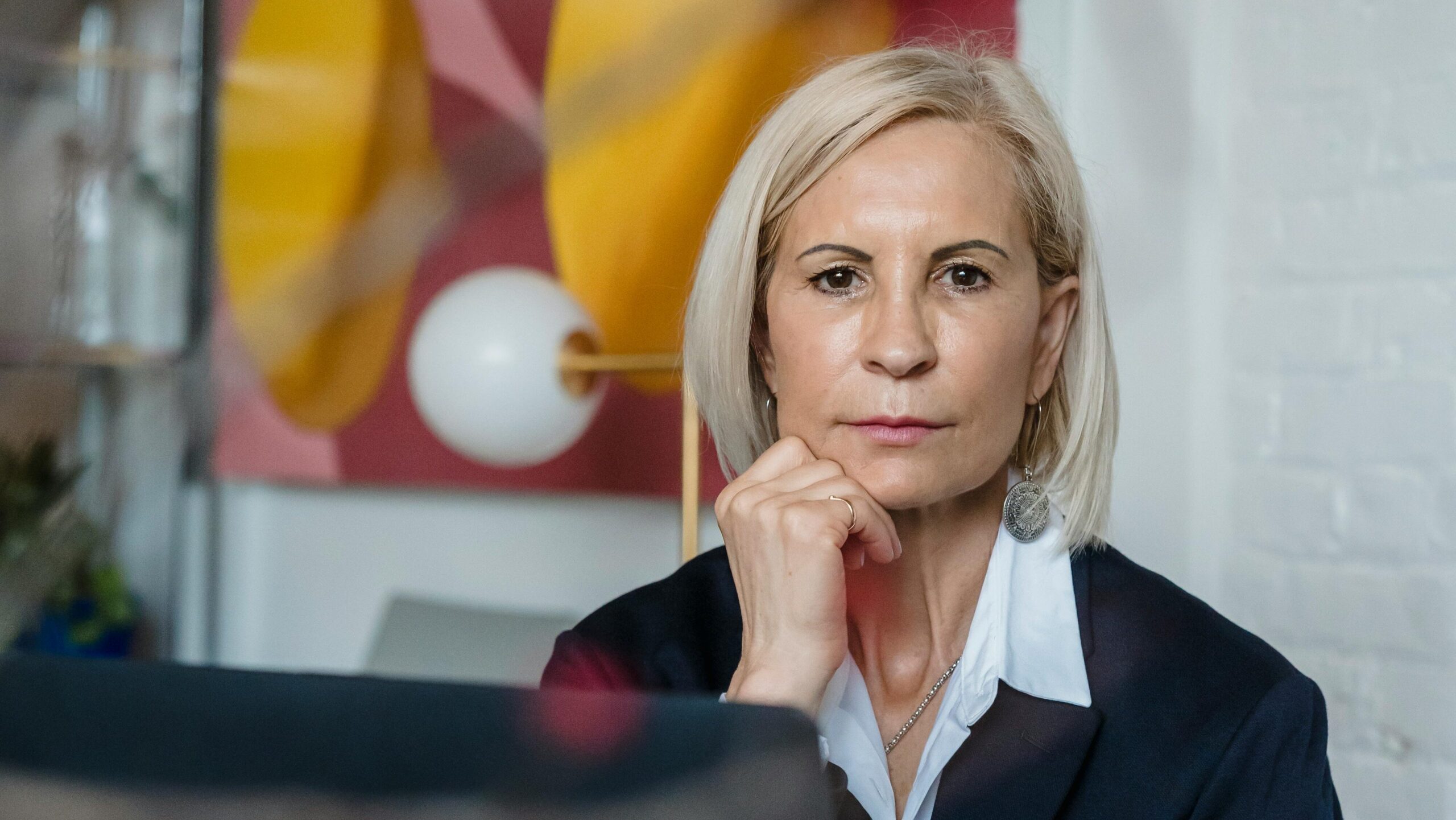 Para las mujeres, perder el empleo en la cincuentena puede desembocar en precariedad y empobrecimiento.
