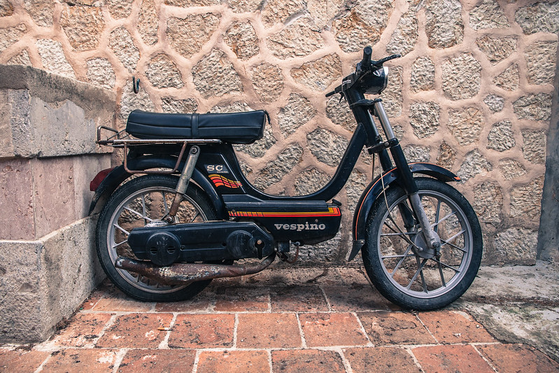 Un ciclomotor Vespino de los años 80